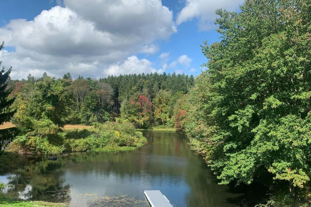 Gorgeous Poconos Springtime By The Lake! Henryville Extérieur photo